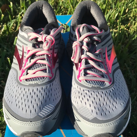 brooks ariel 18 size 10